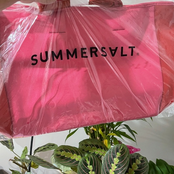 SUMMERSALT Beach Tote Bag in Habiscus & Lava - Picture 6 of 12